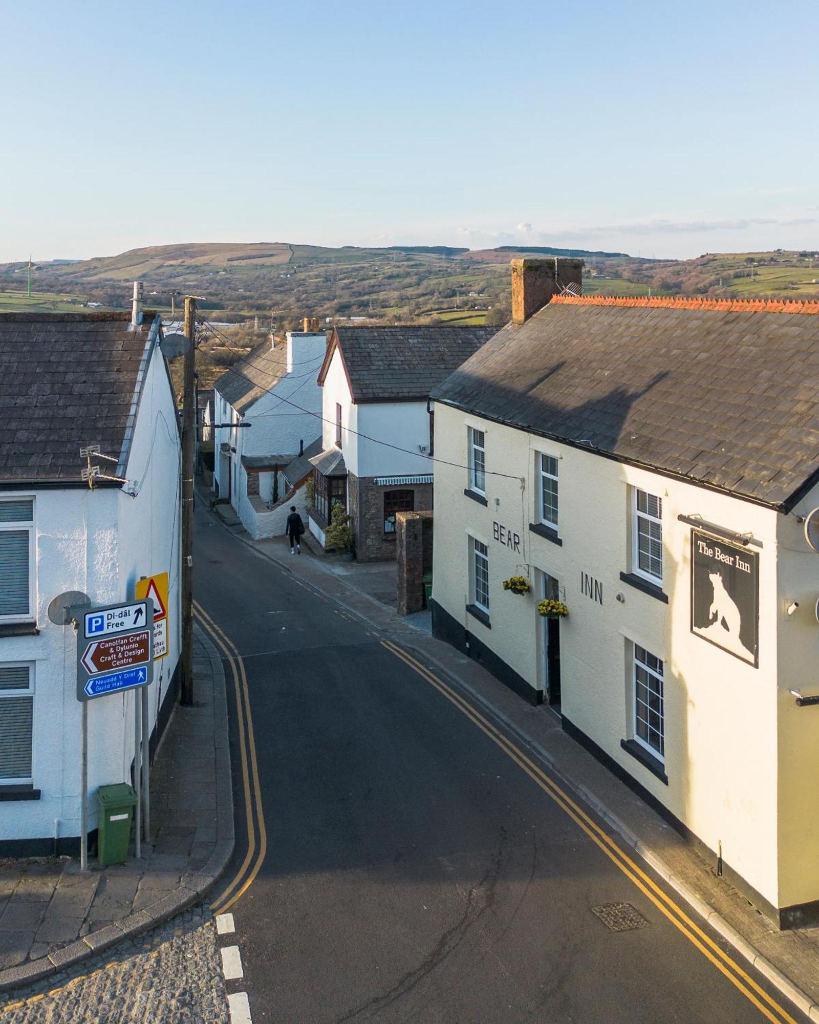 The Bear Inn Llantrisant  Exteriör bild